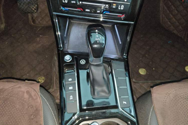 Used Volkswagen Passat 2024 330TSI Starry Elite Edition Gear Lever