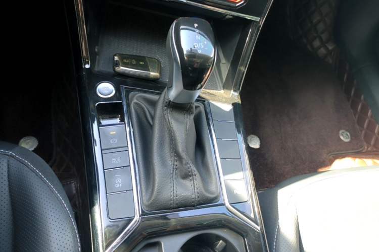 Used Volkswagen Passat 2024 330TSI Starry Elite Edition Gear Lever