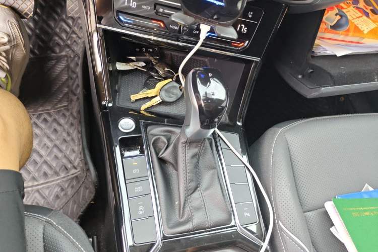 Used Volkswagen Passat 2024 380TSI Dragon Edition Gear Lever