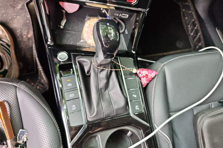 Used Volkswagen Passat 2024 380TSI Luxury Edition Gear Lever