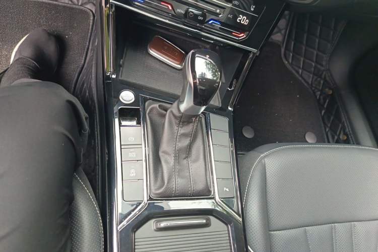 Used Volkswagen Passat 2024 380TSI Starry Elite Edition Gear Lever