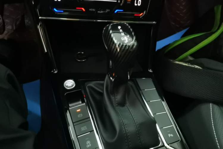 Used Volkswagen Passat 2024 330TSI Elite Edition Gear Lever