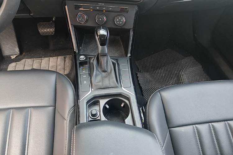 Used Volkswagen Passat 2024 280TSI Business Edition Gear Lever