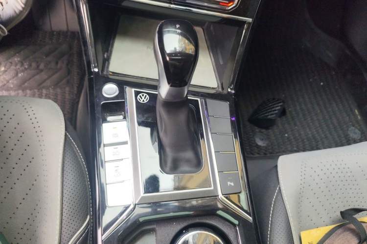 Used Volkswagen Passat 2024 330TSI Starry Elite Edition Gear Lever