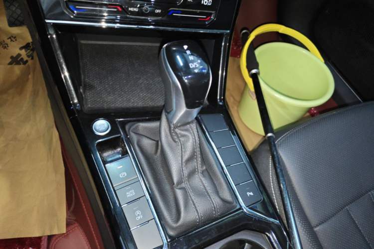Used Volkswagen Passat 2024 330TSI Elite Edition Gear Lever