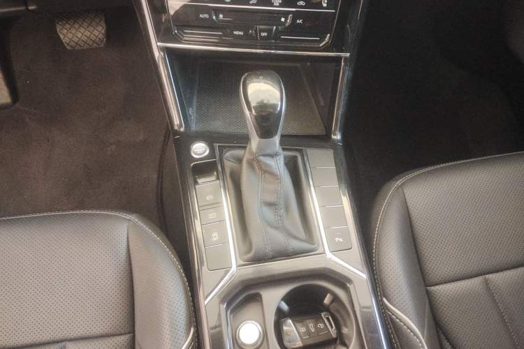 Used Volkswagen Passat 2024 380TSI Elite Edition Gear Lever