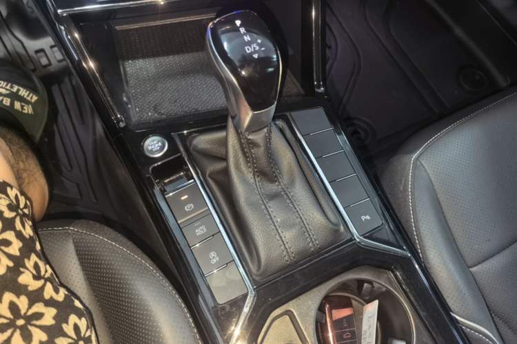 Used Volkswagen Passat 2024 380TSI Starry Dragon Edition Gear Lever