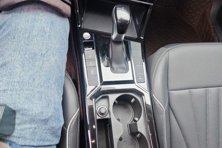 Used Volkswagen Passat 2024 380TSI Dragon Edition Gear Lever