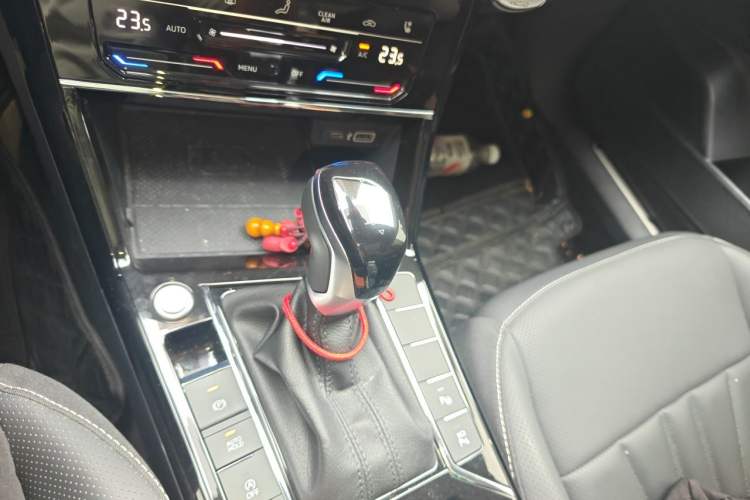 Used Volkswagen Passat 2024 380TSI Starry Luxury Edition Gear Lever