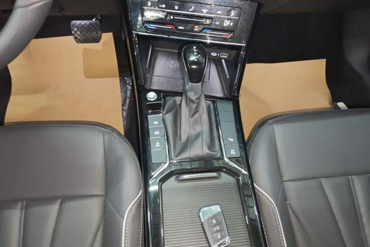 Used Volkswagen Passat 2024 380TSI Starry Luxury Edition Gear Lever
