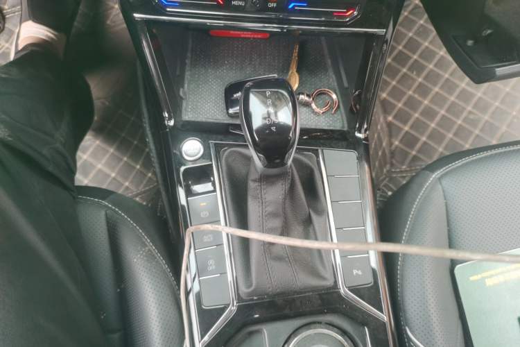 Used Volkswagen Passat 2024 330TSI Elite Edition Gear Lever