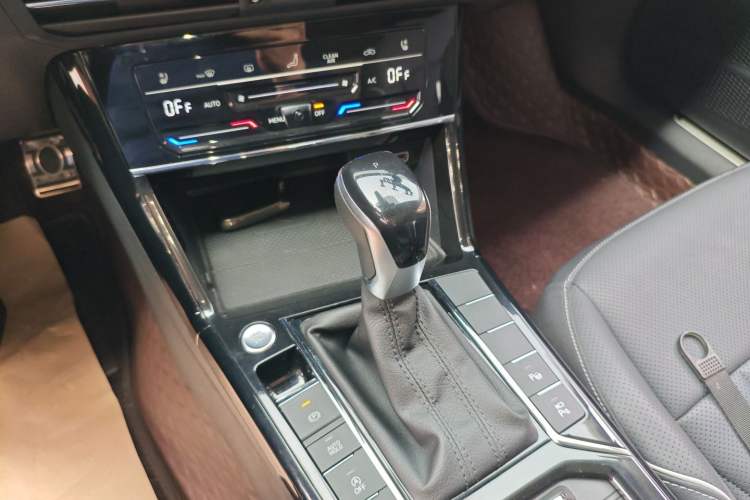 Used Volkswagen Passat 2024 380TSI Starry Luxury Edition Gear Lever