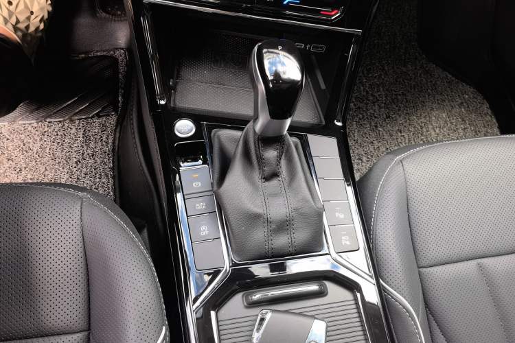 Used Volkswagen Passat 2024 380TSI Luxury Edition Gear Lever