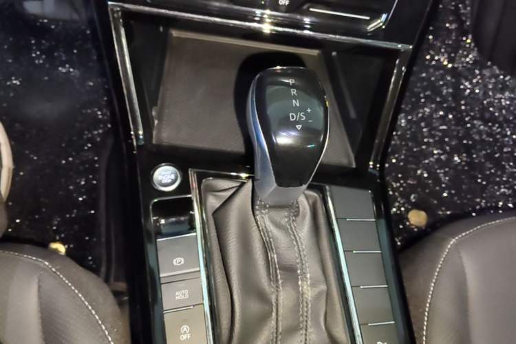Used Volkswagen Passat 2024 380TSI Dragon Edition Gear Lever