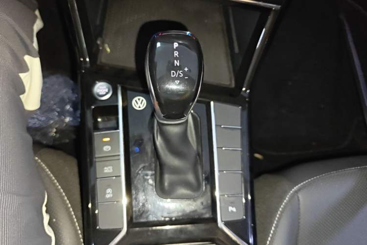 Used Volkswagen Passat 2024 330TSI Starry Elite Edition Gear Lever