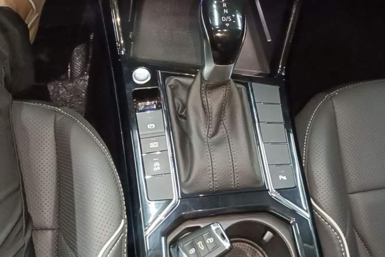 Used Volkswagen Passat 2024 380TSI Dragon Edition Gear Lever