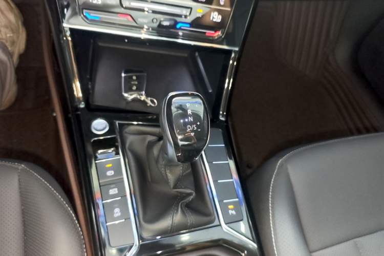 Used Volkswagen Passat 2024 330TSI Starry Elite Edition Gear Lever