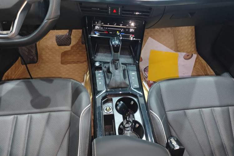 Used Volkswagen Passat 2024 330TSI Elite Edition Gear Lever