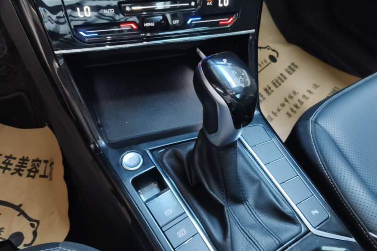 Used Volkswagen Passat 2024 380TSI Starry Elite Edition Gear Lever