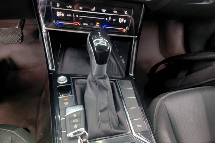 Used Volkswagen Passat 2024 380TSI Dragon Edition Gear Lever