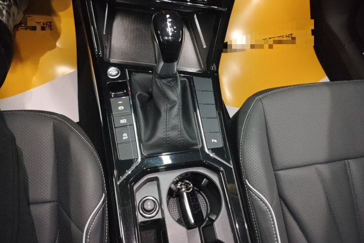 Used Volkswagen Passat 2024 330TSI Elite Edition Gear Lever