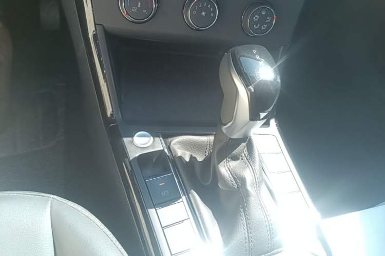 Used Volkswagen Passat 2024 280TSI Business Edition Gear Lever