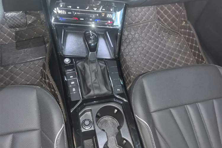 Used Volkswagen Passat 2024 330TSI Starry Elite Edition Gear Lever
