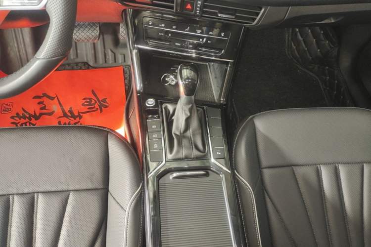 Used Volkswagen Passat 2024 330TSI Elite Edition Gear Lever