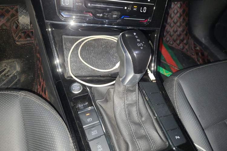 Used Volkswagen Passat 2024 330TSI Starry Elite Edition Gear Lever