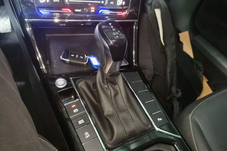 Used Volkswagen Passat 2024 380TSI Elite Edition Gear Lever