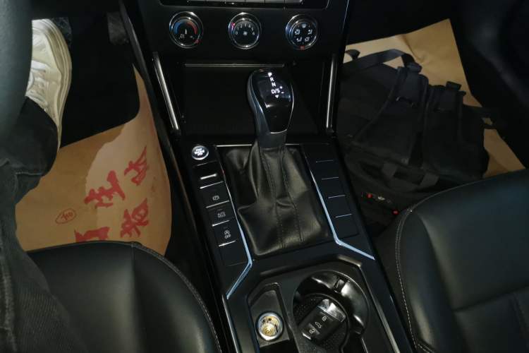 Used Volkswagen Passat 2024 280TSI Business Edition Gear Lever