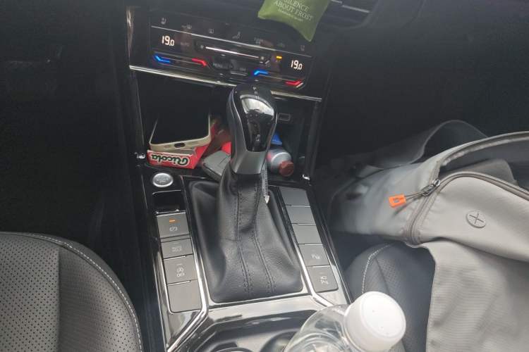 Used Volkswagen Passat 2024 380TSI Starry Luxury Edition Gear Lever