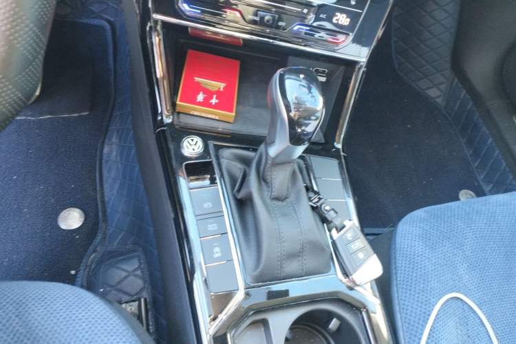 Used Volkswagen Passat 2024 380TSI Luxury Edition Gear Lever