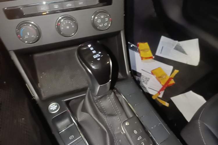 Used Volkswagen Passat 2024 280TSI Business Edition Gear Lever