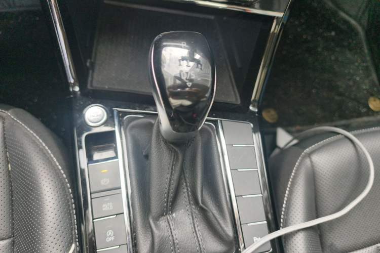Used Volkswagen Passat 2024 380TSI Elite Edition Gear Lever
