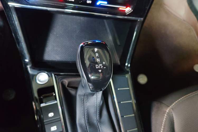 Used Volkswagen Passat 2024 380TSI Starry Dragon Edition Gear Lever