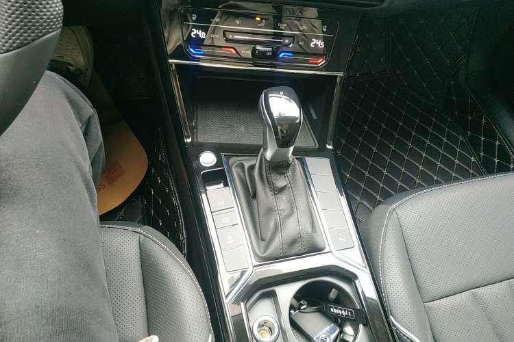 Used Volkswagen Passat 2024 380TSI Dragon Edition Gear Lever
