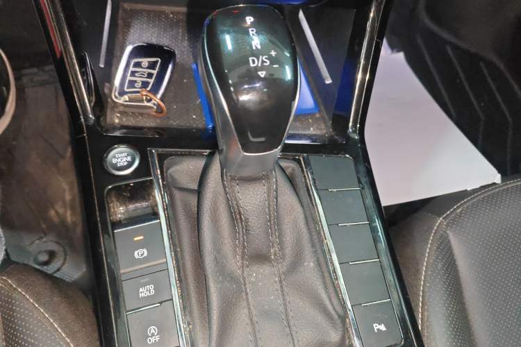 Used Volkswagen Passat 2024 330TSI Elite Edition Gear Lever