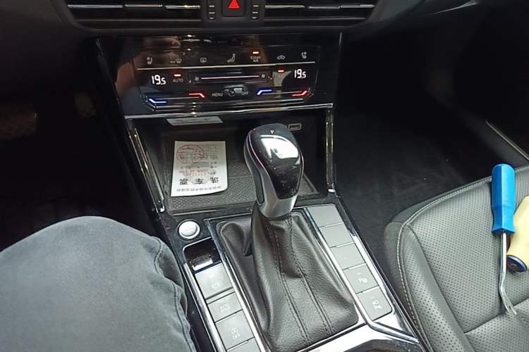 Used Volkswagen Passat 2024 380TSI Luxury Edition Gear Lever