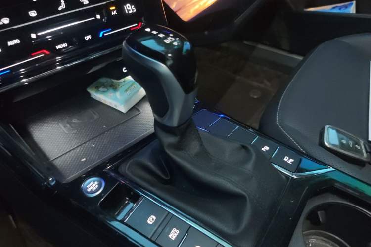 Used Volkswagen Passat 2024 380TSI Starry Luxury Edition Gear Lever