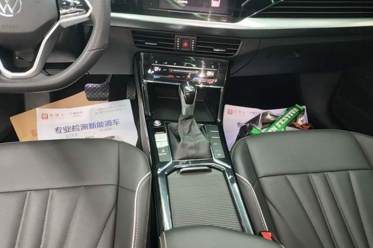 Used Volkswagen Passat 2024 330TSI Elite Edition Gear Lever