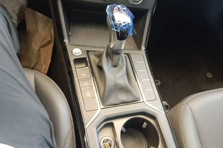 Used Volkswagen Passat 2024 280TSI Business Edition Gear Lever