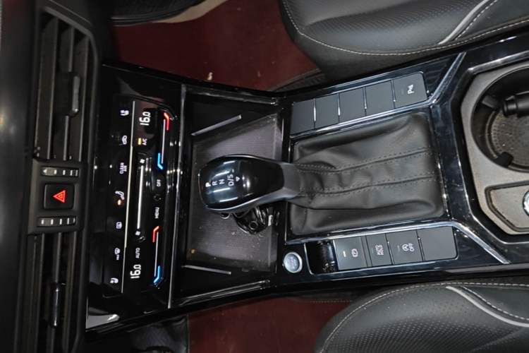 Used Volkswagen Passat 2024 330TSI Starry Elite Edition Gear Lever