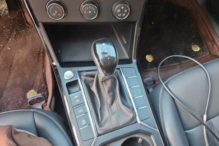 Used Volkswagen Passat 2024 280TSI Business Edition Gear Lever