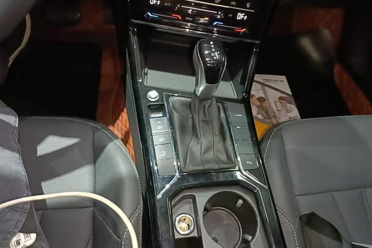Used Volkswagen Passat 2024 330TSI Starry Elite Edition Gear Lever
