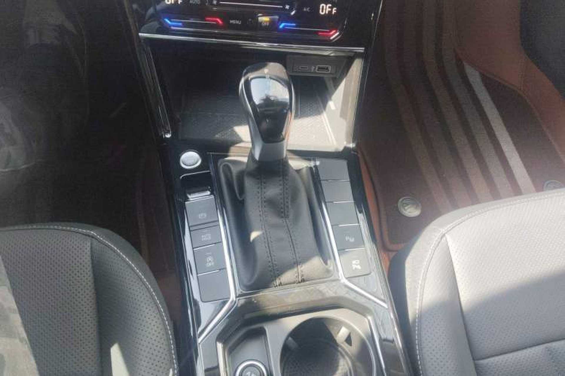 Used Volkswagen Passat 2024 380TSI Dragon Glory Edition Gear Lever