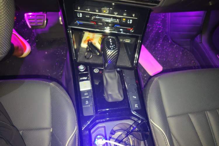 Used Volkswagen Passat 2024 380TSI Dragon Glory Edition Gear Lever