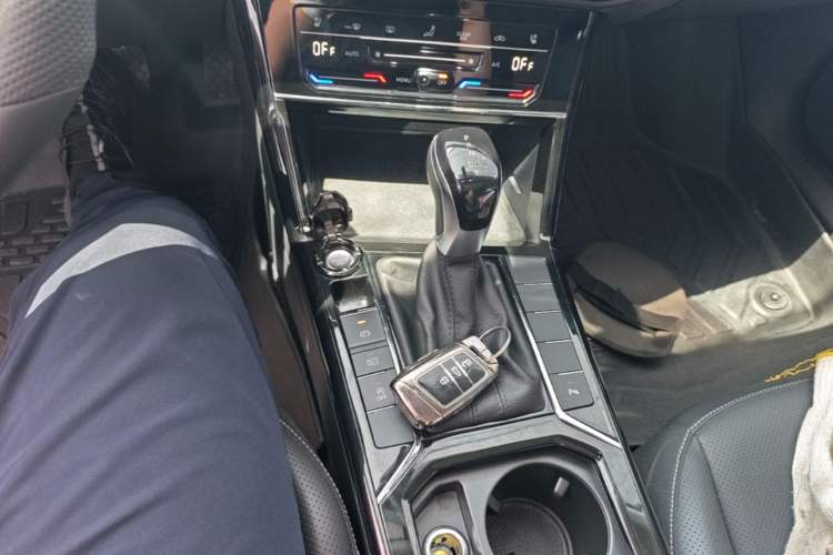 Used Volkswagen Passat 2024 330TSI Elite Edition Gear Lever
