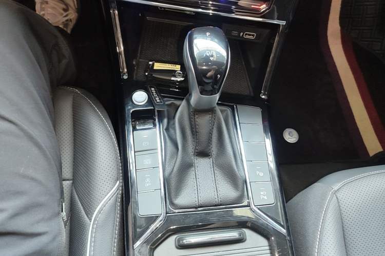 Used Volkswagen Passat 2024 380TSI Starry Luxury Edition Gear Lever