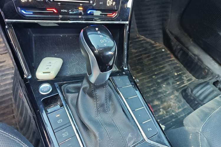 Used Volkswagen Passat 2024 330TSI Elite Edition Gear Lever